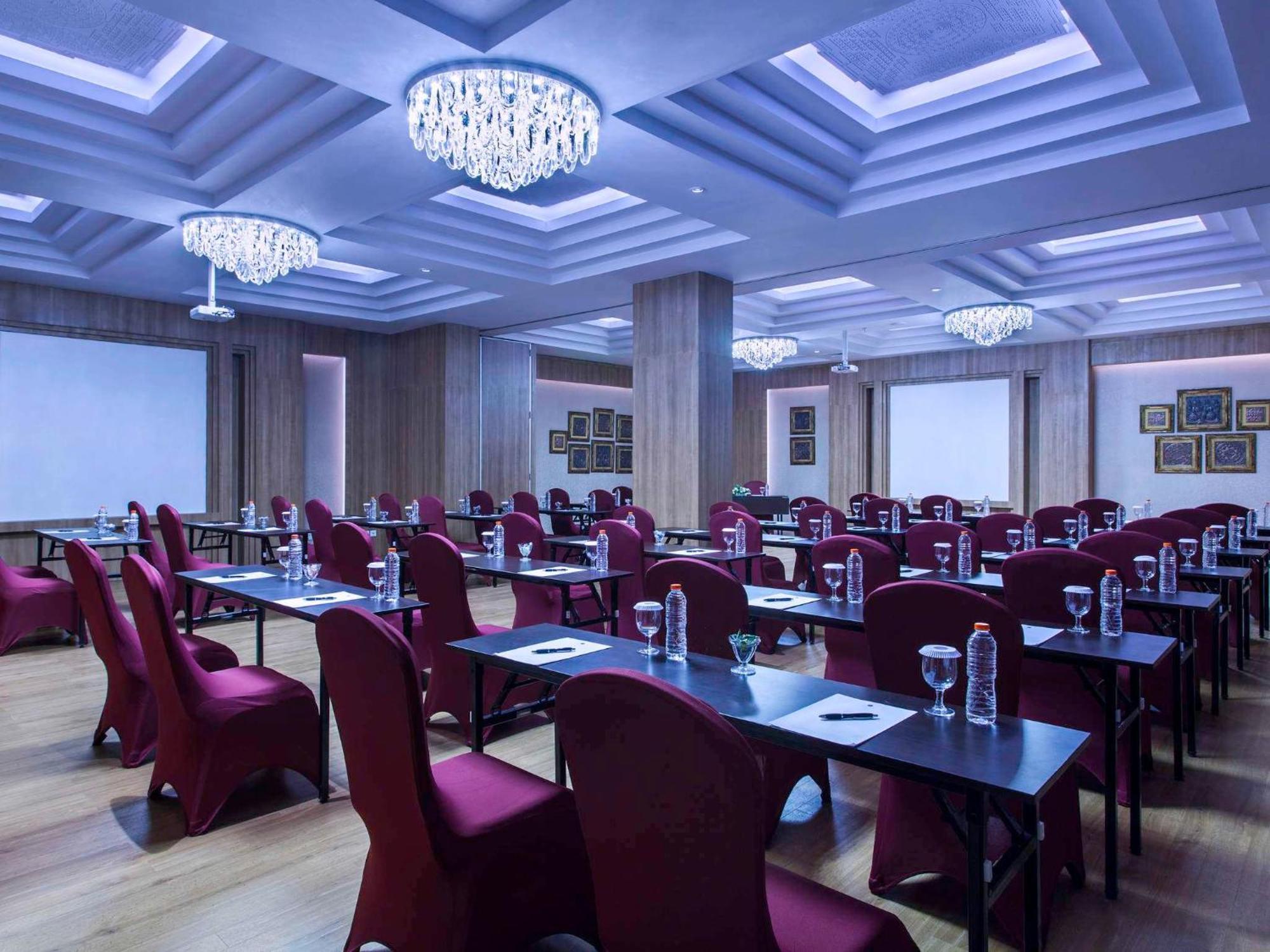 Grand Mercure Yogyakarta Adi Sucipto Pakualaman Exterior foto